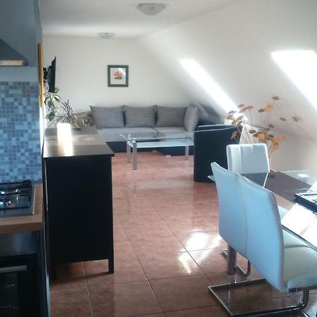 Solid Apartmans Будапеща Стая снимка